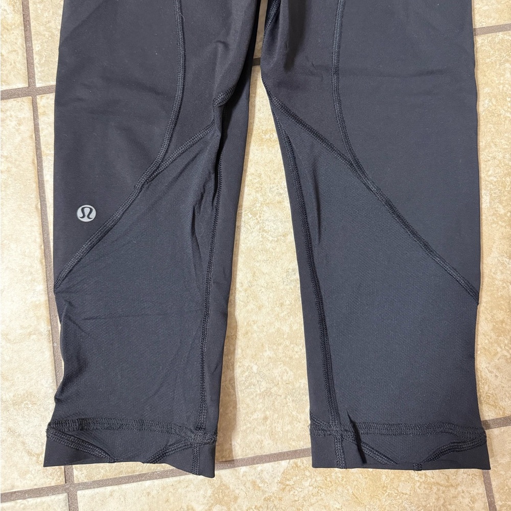 Lululemon Black Cropped Leggings - Picture 6 of 12
